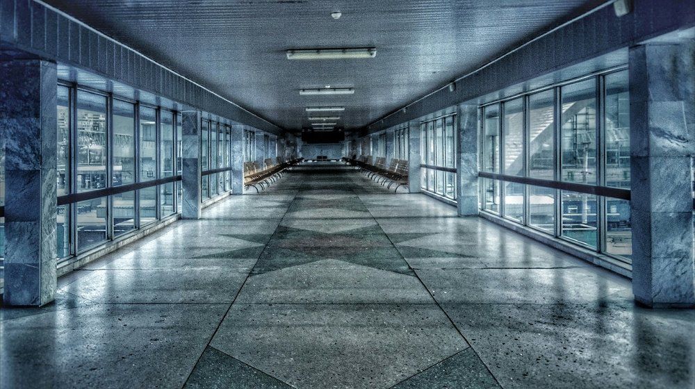 Пустой вокзал. Город Луганск