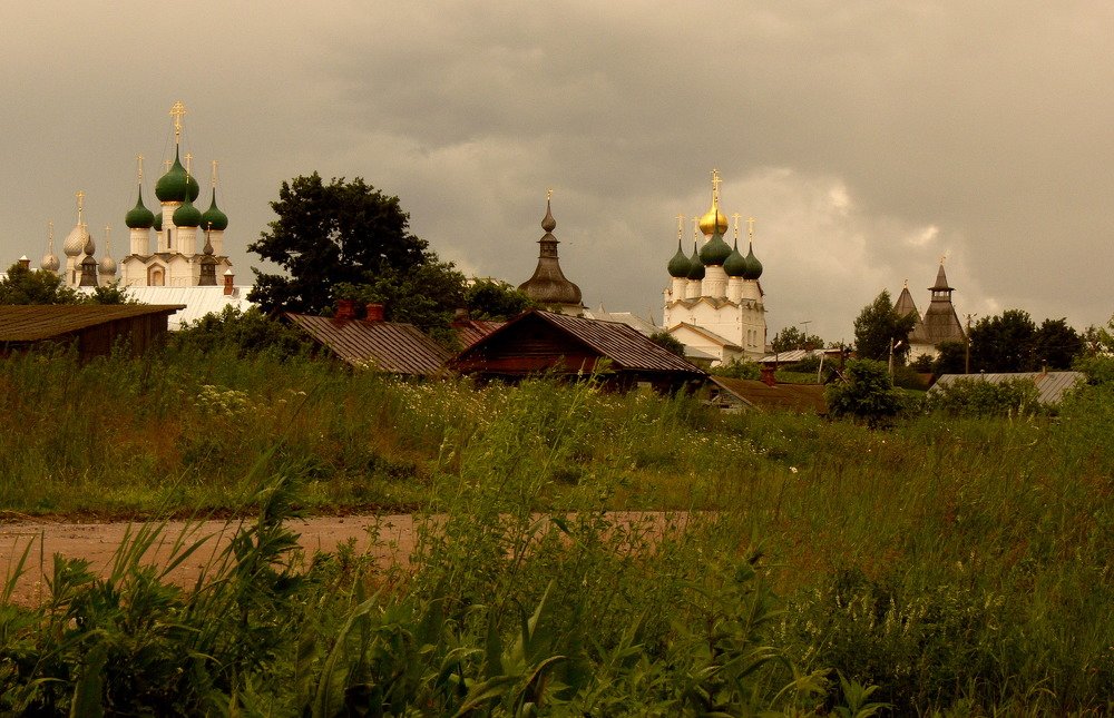 Купола Ростова Великого.
