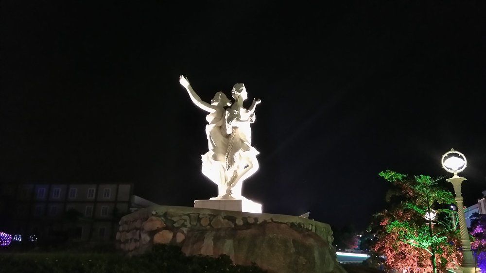 statue in the night