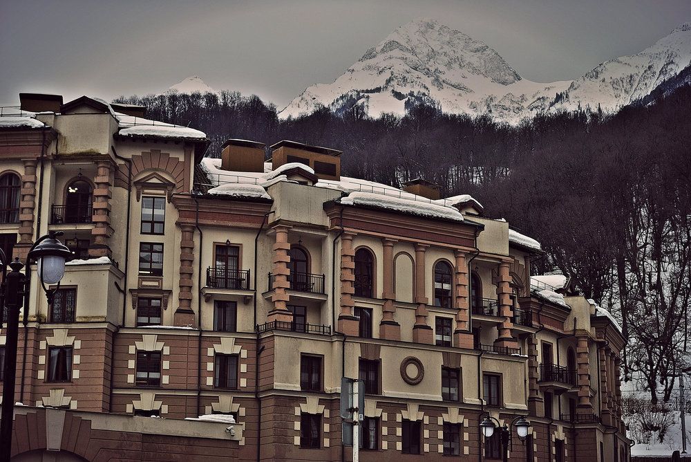 У подножья горы