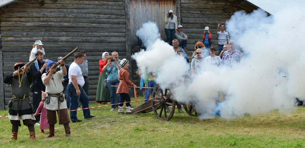 Стрельба из пушки.