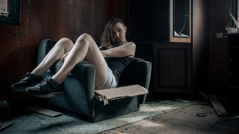 Одна в доме