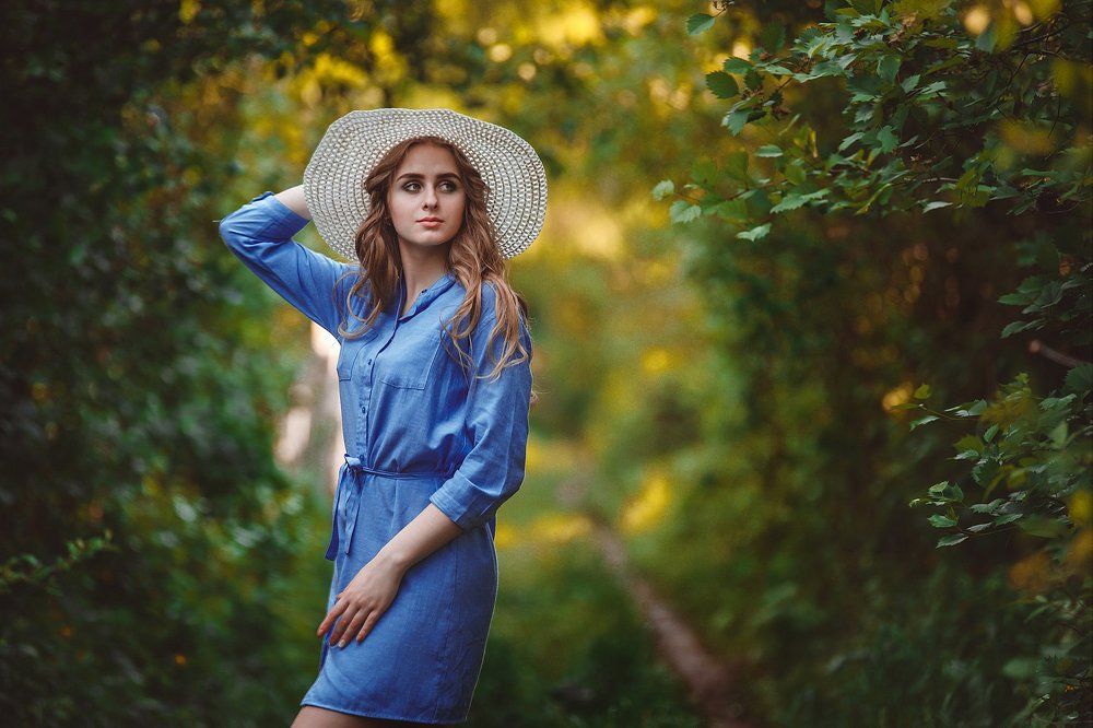 Девушка в шляпке