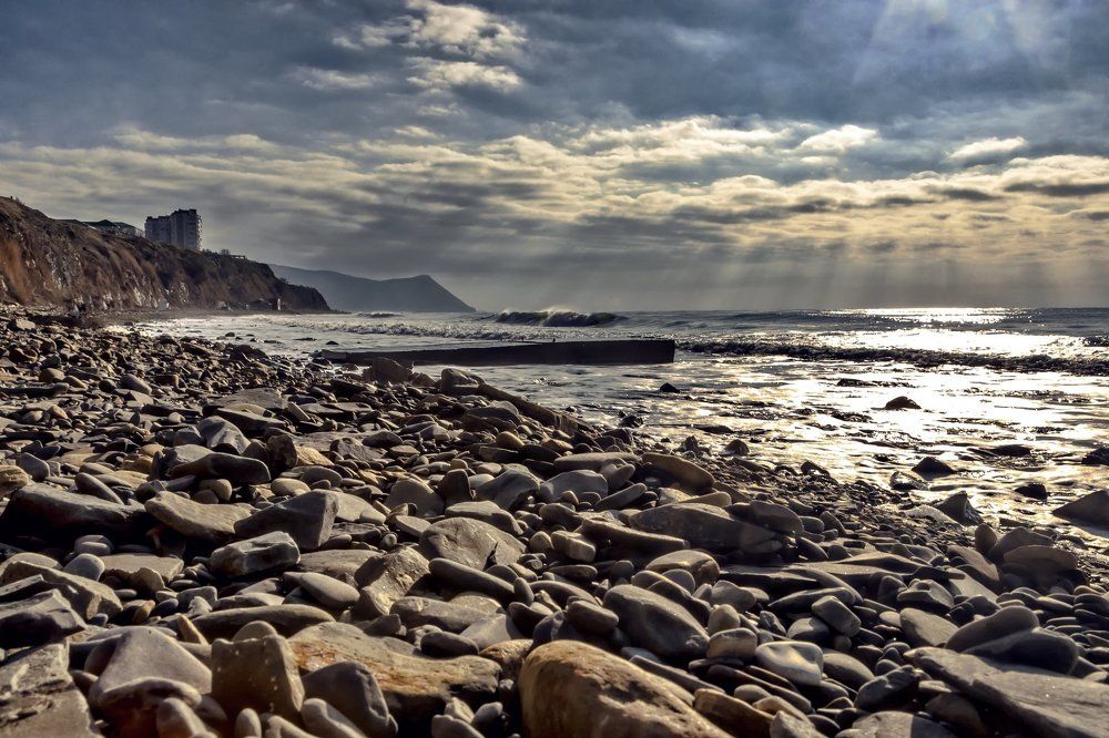 Скалистый пляж