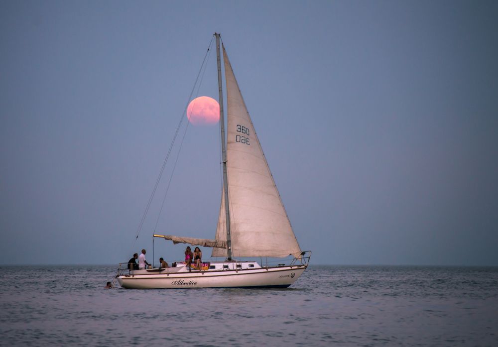 Лунный бриз