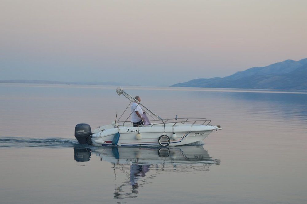 На рыбалку.