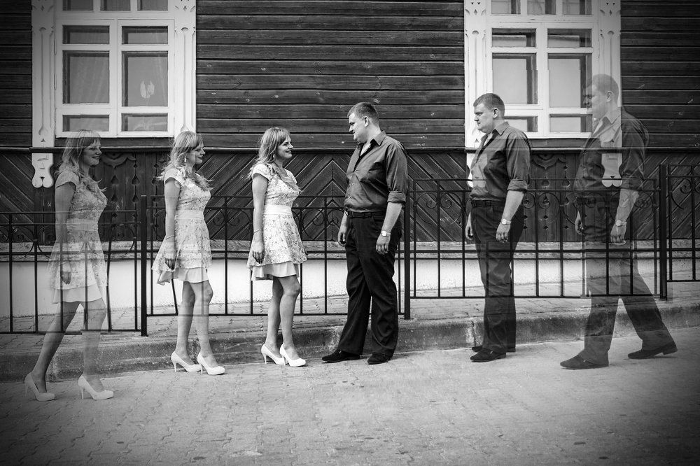 Навстречу друг другу.