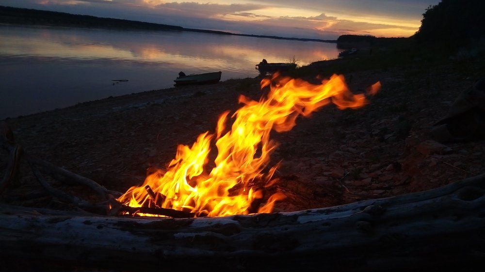У воды