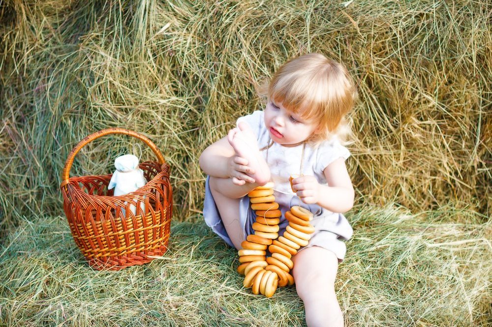 девочка на сеновале