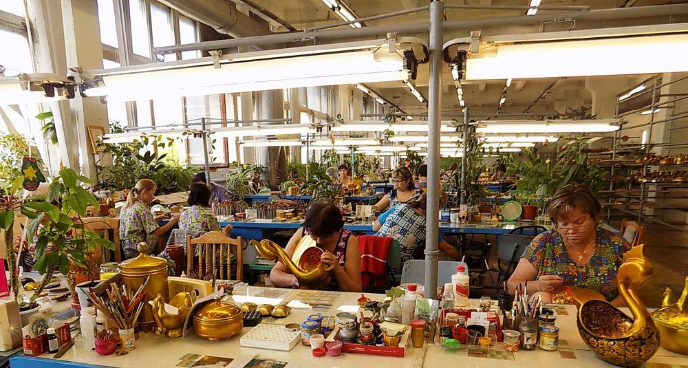 На фабрике "Золотая хохлома"