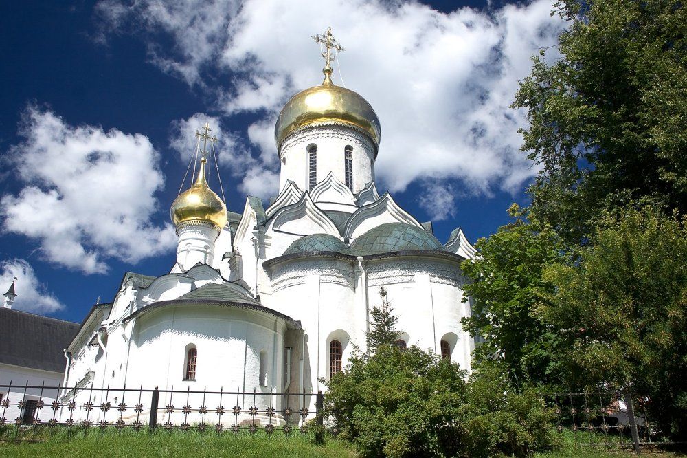 купола  монастыря...