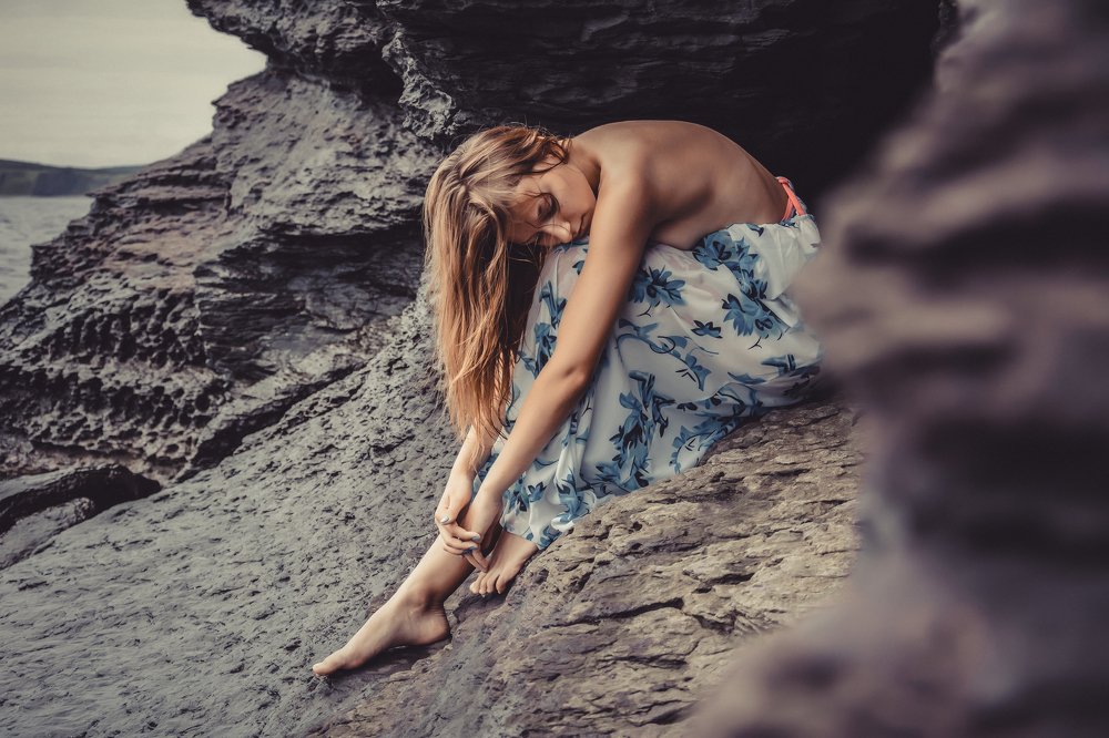 На скалистом берегу