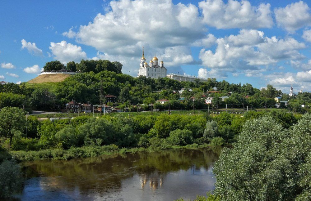 Владимир в редкий солнечный день июля 2017