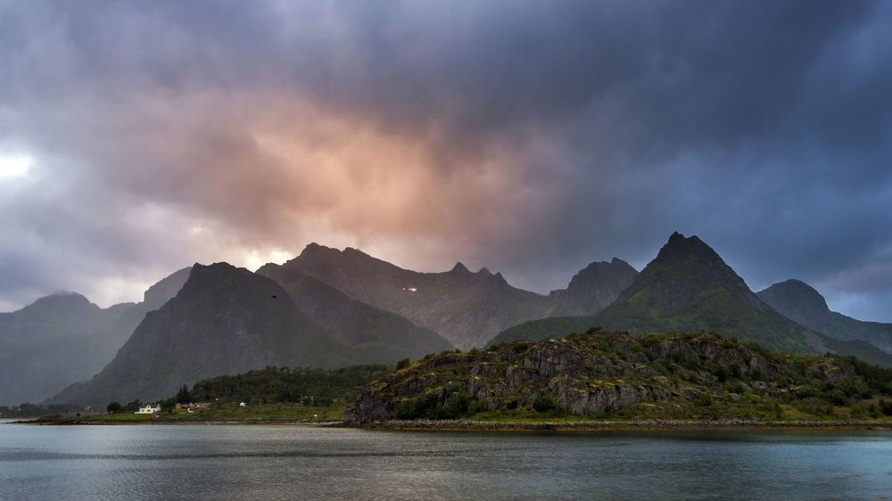 Краски на вершинах гор