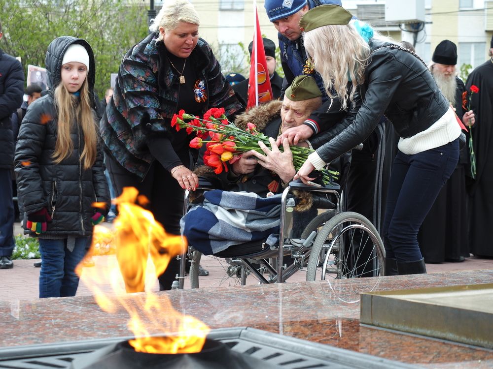 Возложение.../Laying flowers...