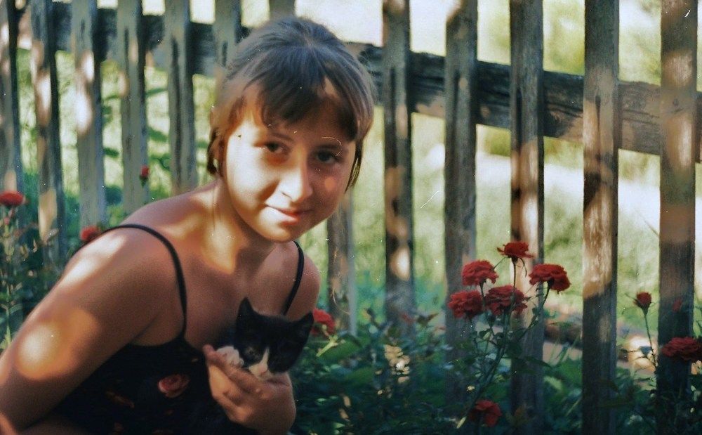 Девочка с котёнком.