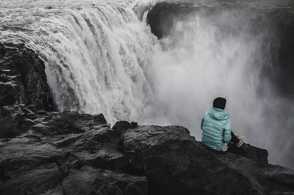 На краю водопада Dettifoss, Исландия