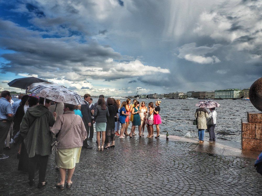 Кому дождь, кому солнце