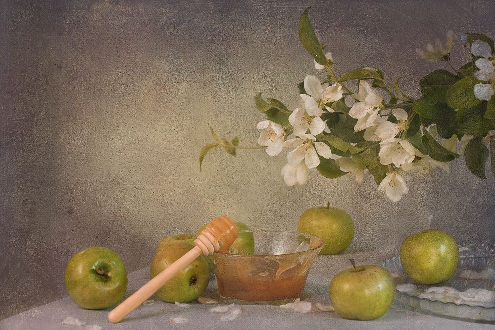 Пахнет яблоком и медом...