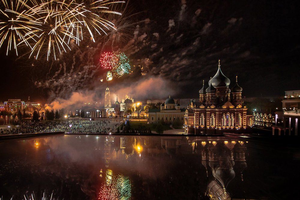 салют в честь дня победы