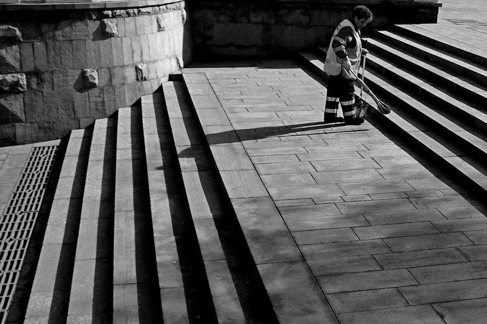 Оставляя только тень