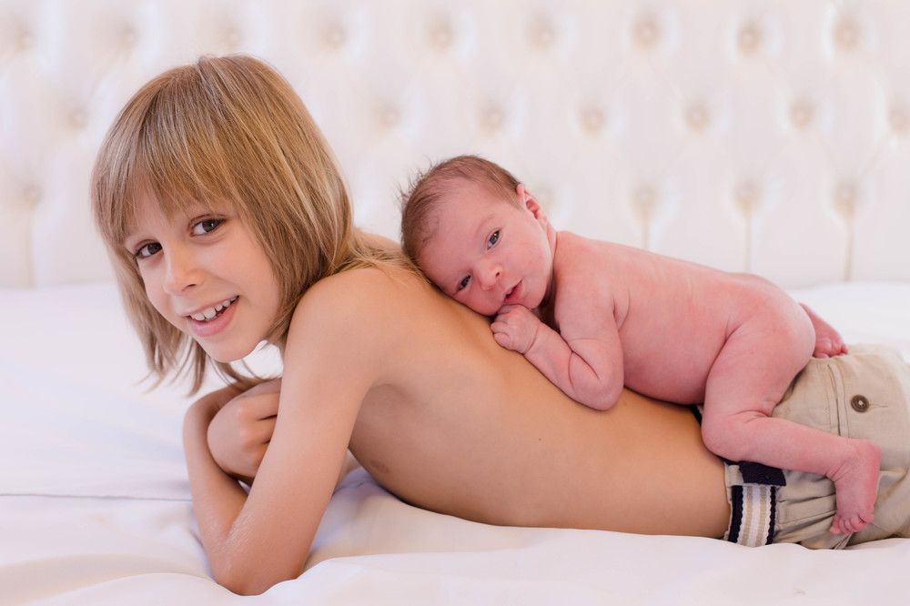 Сестра со старшим братом