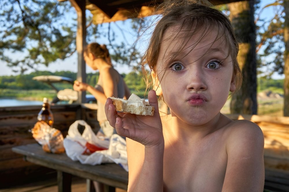Отстань,я кушаю.