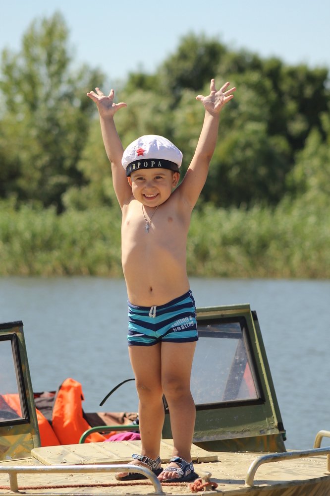 Утренняя зарядка маленького капитана