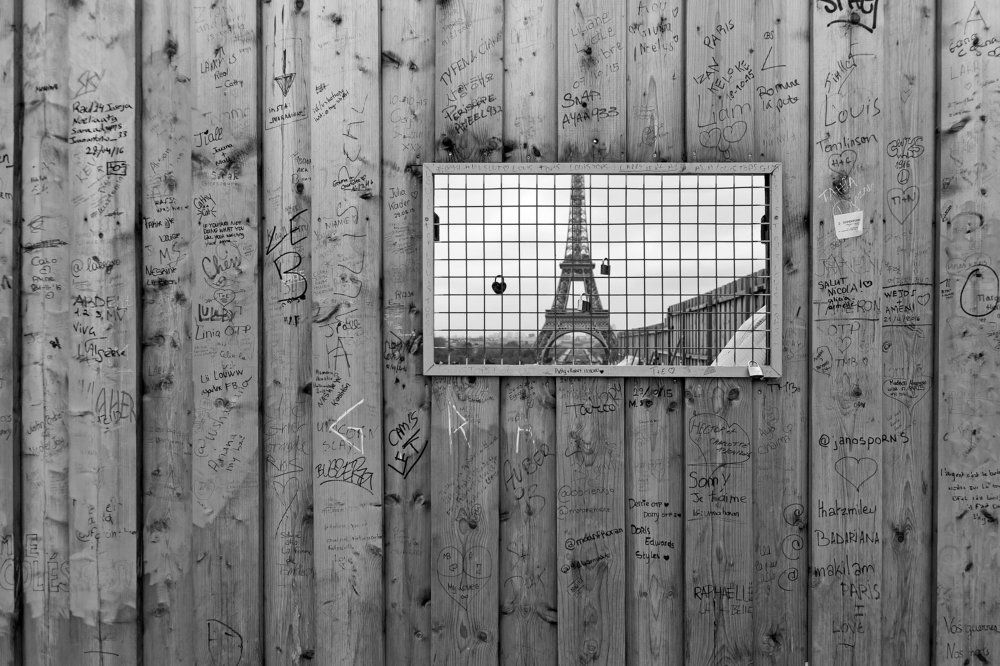 Окно в Париж