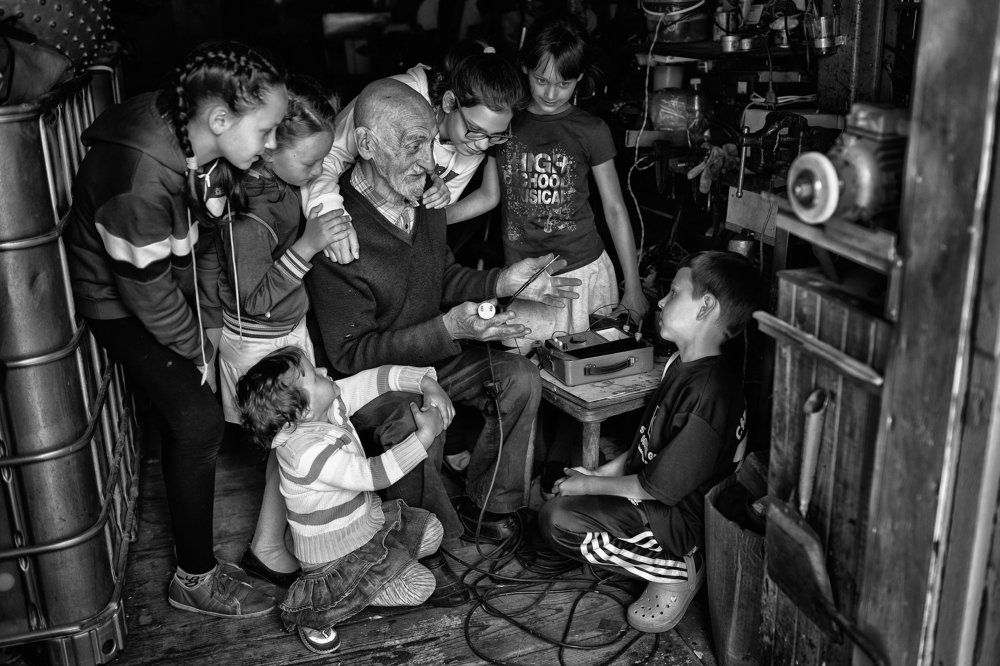 Дедушка и внуки