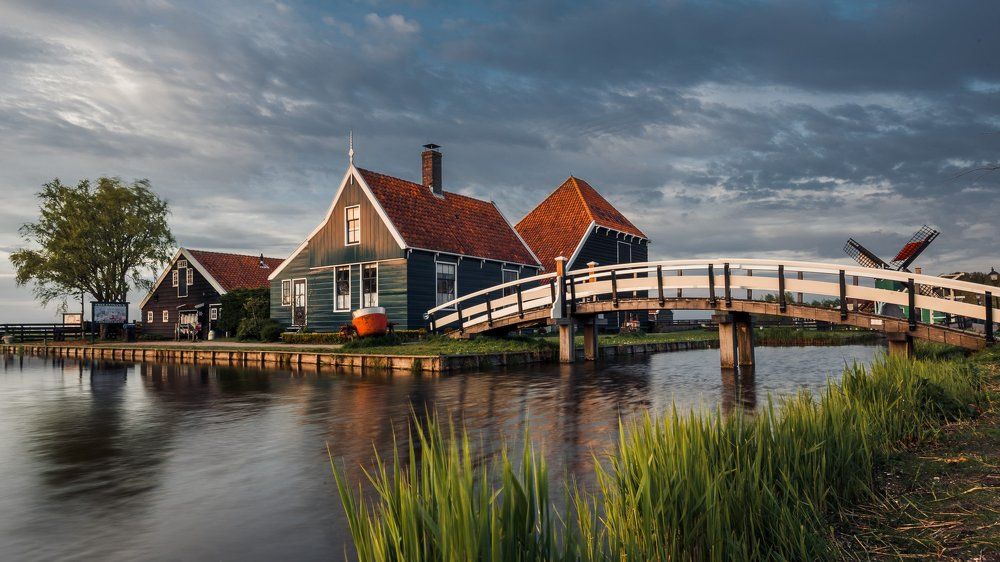 Закат в сказочной деревне