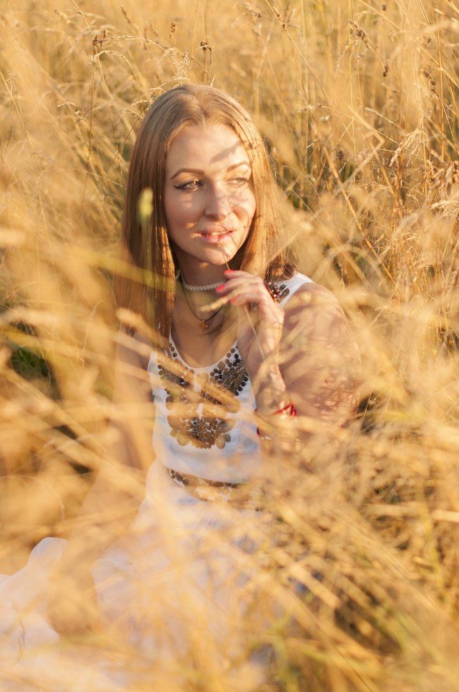 Девушка в поле