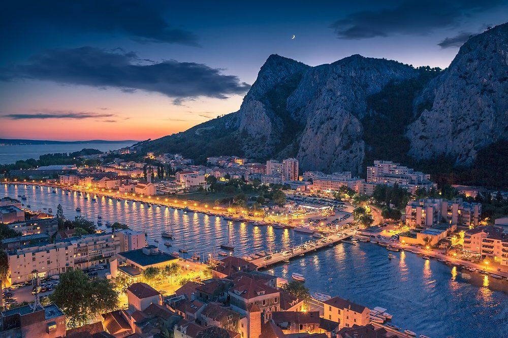Omiš by night