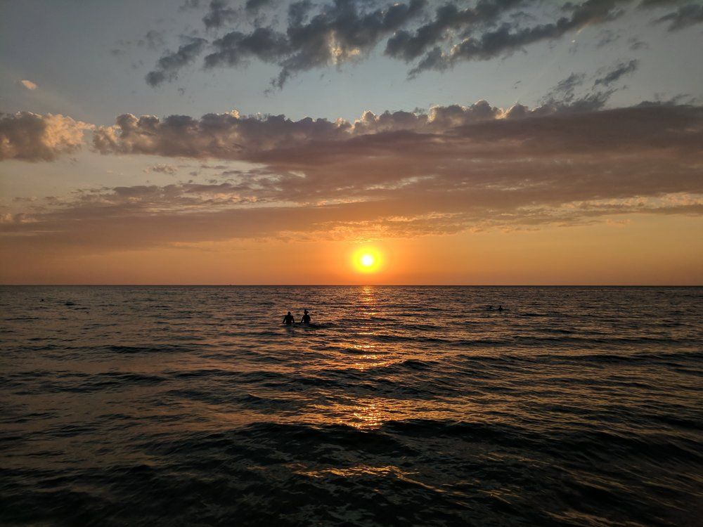 Двое и море