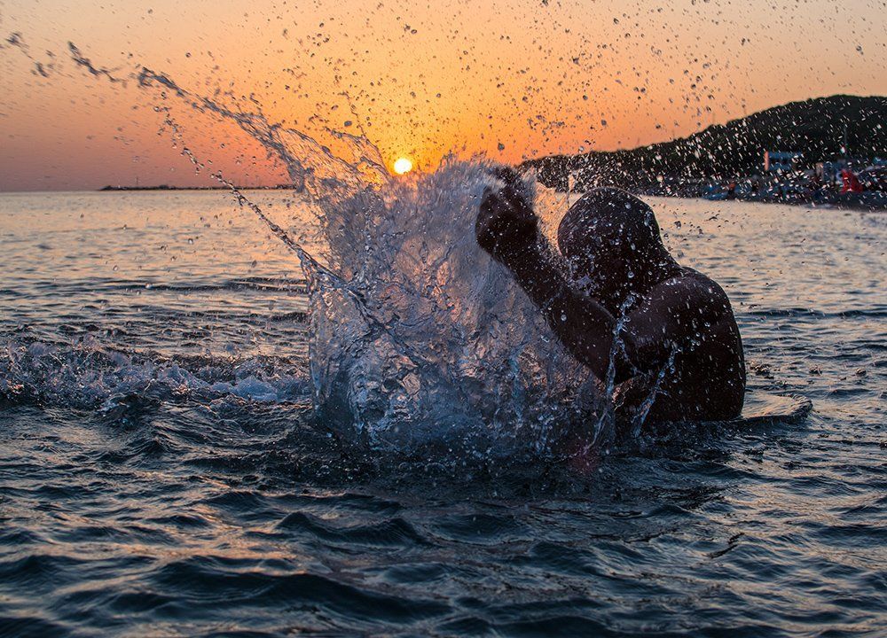 в море на закате