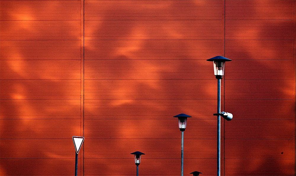 Знаково-фонарный минимализм :)