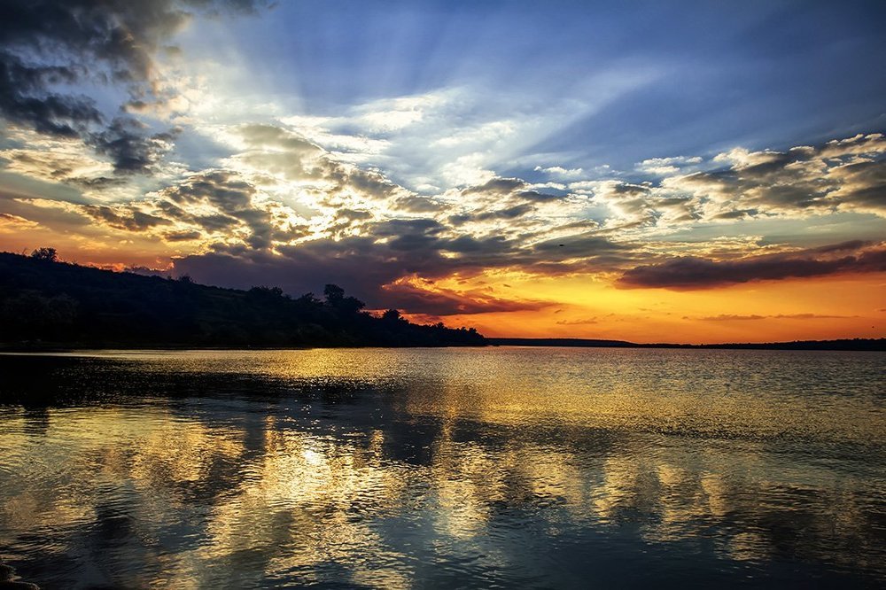 Закат на озере