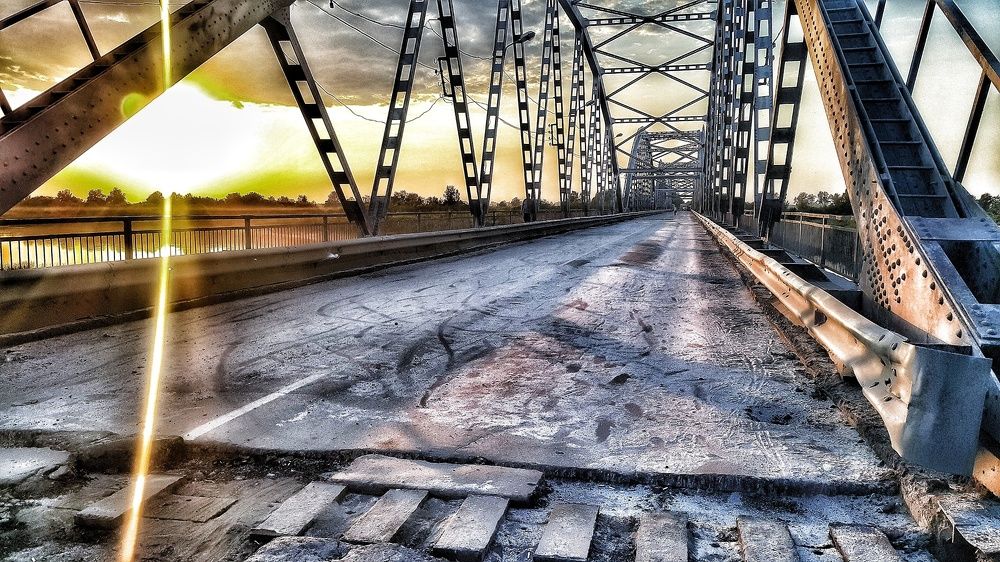 Реставрация моста, закат