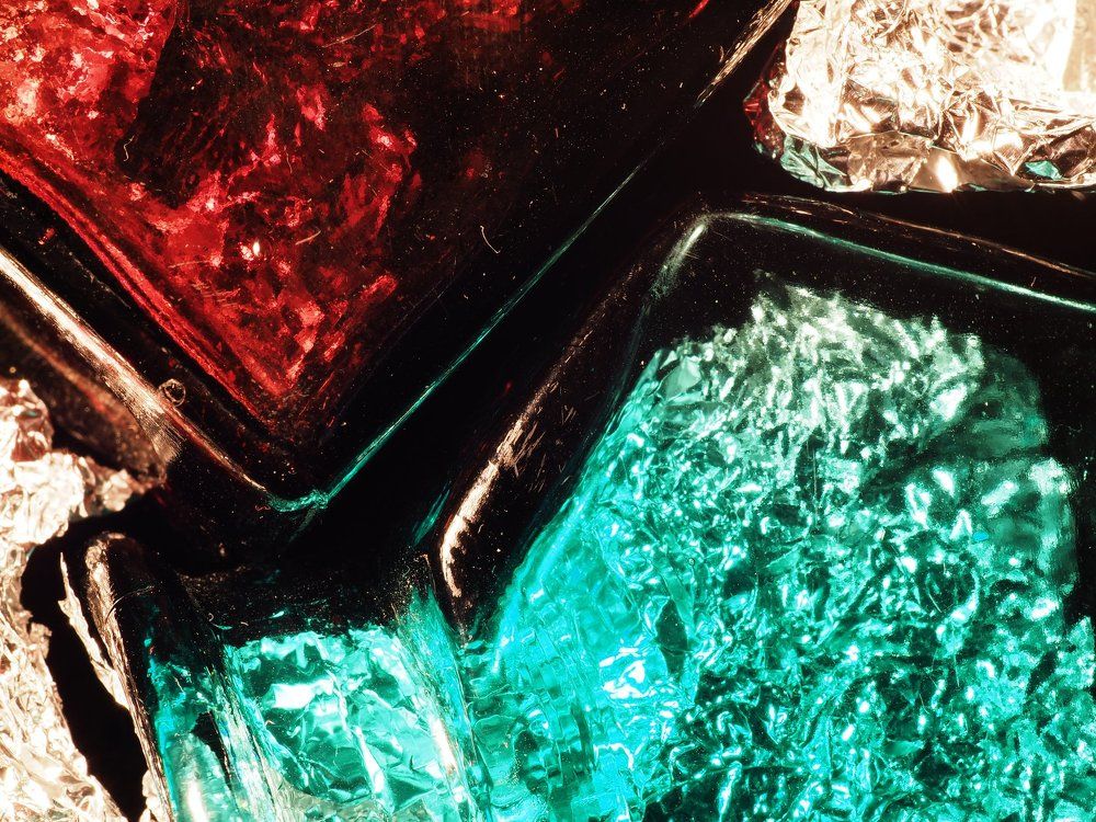 Фольга  и стекло.