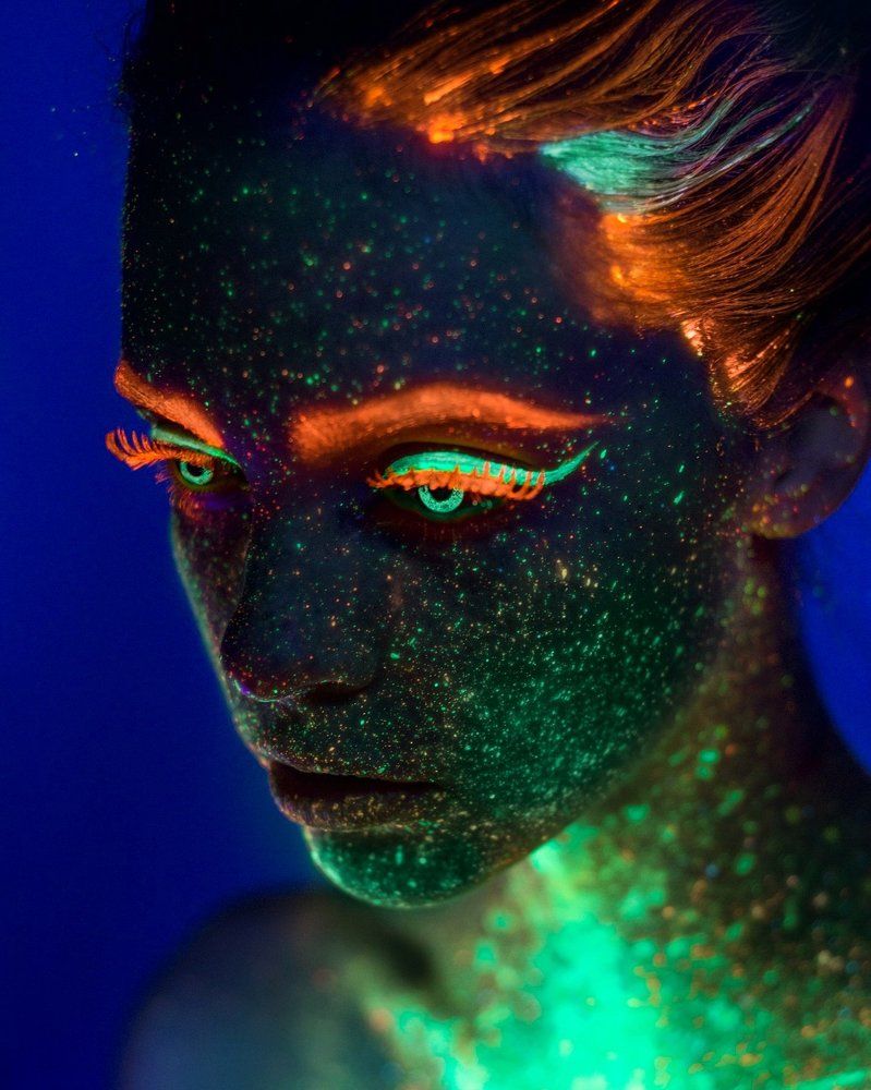 Неоновая Яна