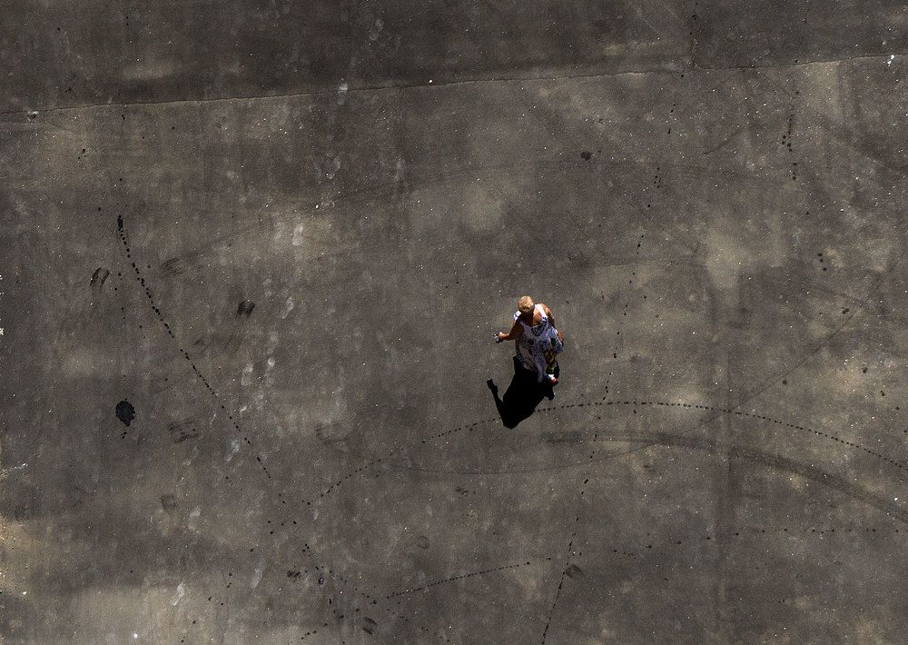 среди следов и линий