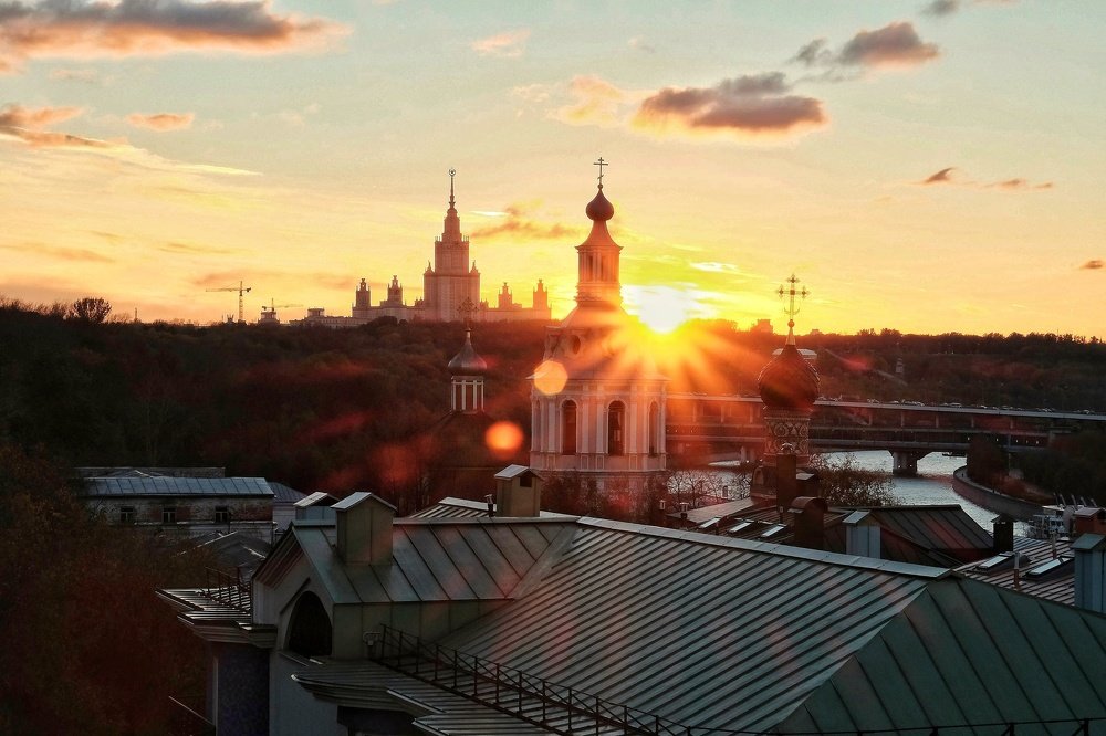 Закат в большом городе
