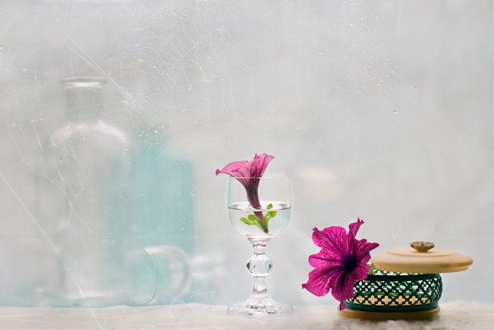 Осень, ты на грусть мою похожа...