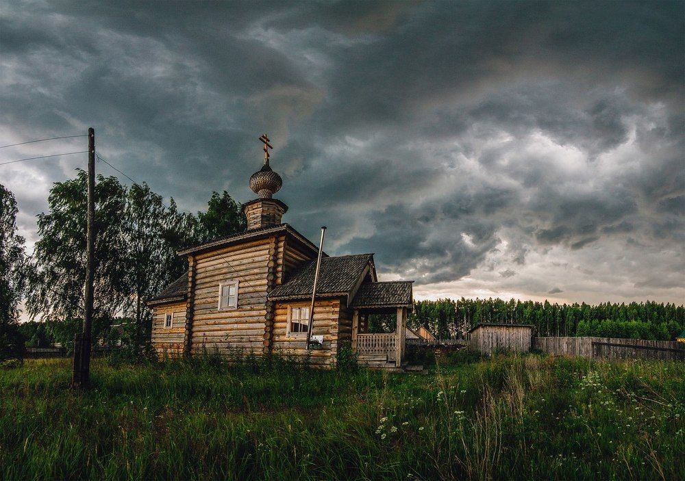 Сгущались тучи