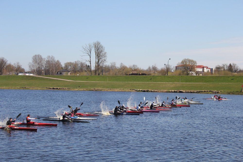 Дан старт соревнованиям по гребле на байдарках и каноэ.