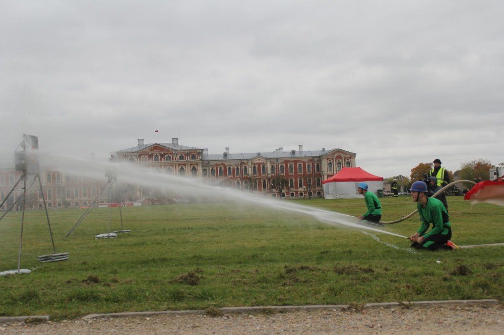 Соревнуются пожарные