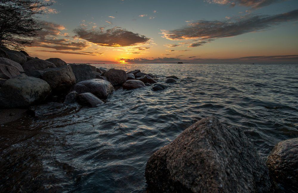 Над волнами