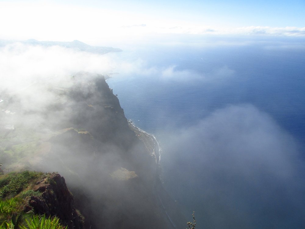 За облаками