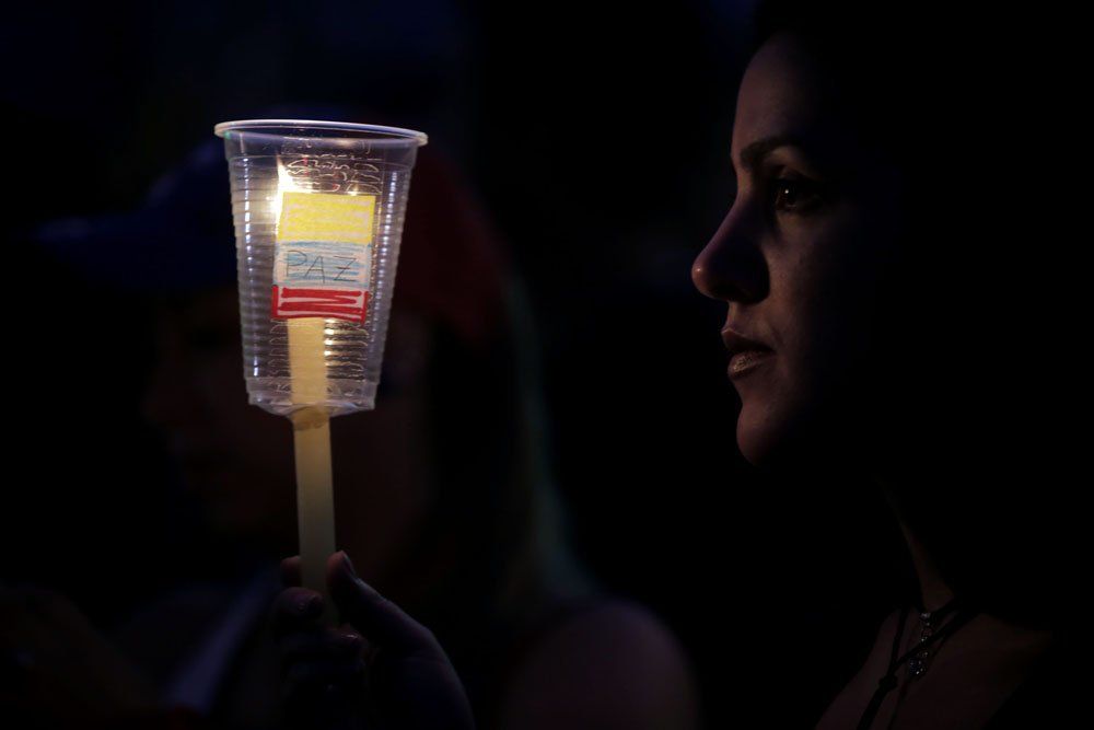 Una luz por La paz en Venezuela ---- A light for Peace in Venezuela