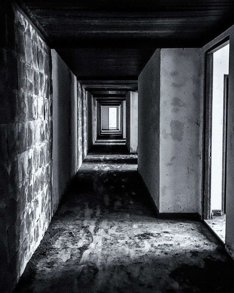 Коридоры заброшенного отеля...